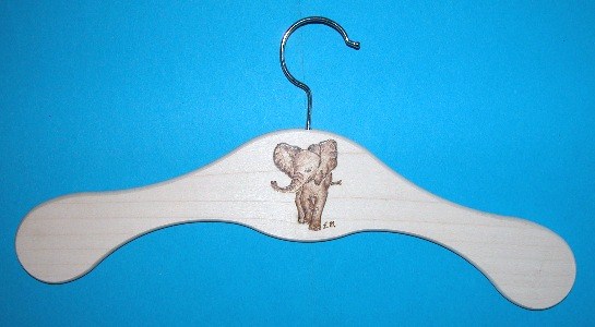 Barock-Kleiderbgel mit Elefantenbaby