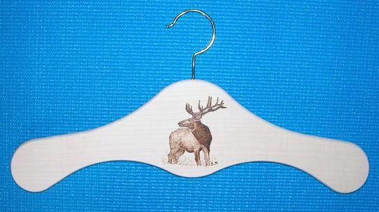 Rund-Kleiderbgel mit indianischem Sternzeichen Hirsch