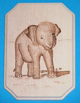 Medaillon mit Elefantenbaby