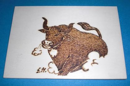 Holz-Postkarte mit Sternzeichen Stier