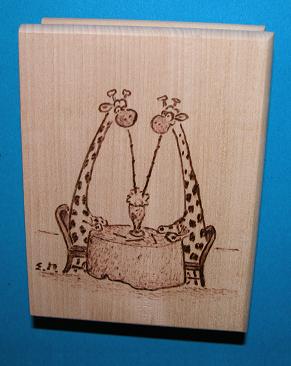 Zettelbox mit 2 trinkenden Giraffen