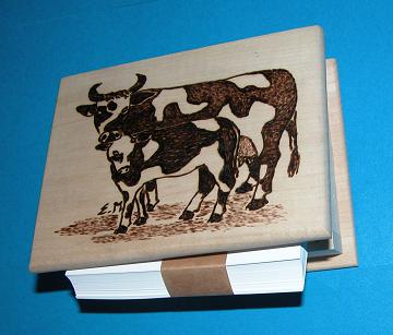 Zettelbox mit gescheckter Kuh und Kalb