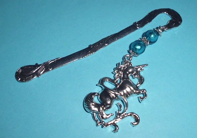 prchtiges Einhorn steigend