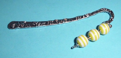 kleine gelbe Kunststoffperlen