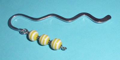 kleine gelbe Kunststoffperlen