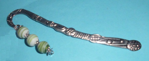 grne Kunststoffperlen