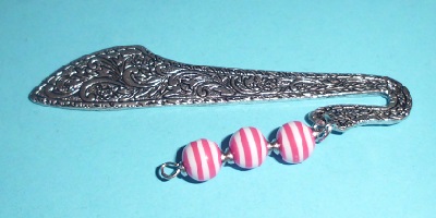 rote Kunststoffperlen