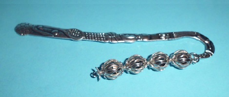 Metallkugeln durchbrochen