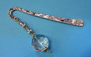 1 6eckiger Kristall 2 kl.Kristalle oval