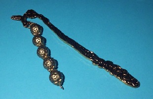 5 gepunktete Metallperlen