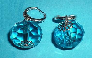 1 blaue facettierte Glaskugeln